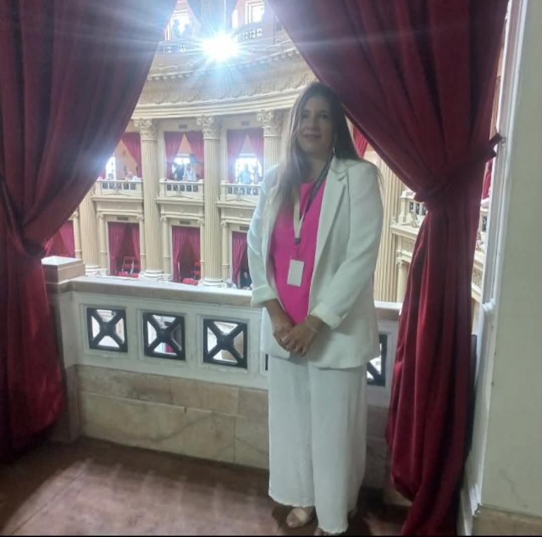 Laura Baston en el Congreso de la Nación - Formación académica