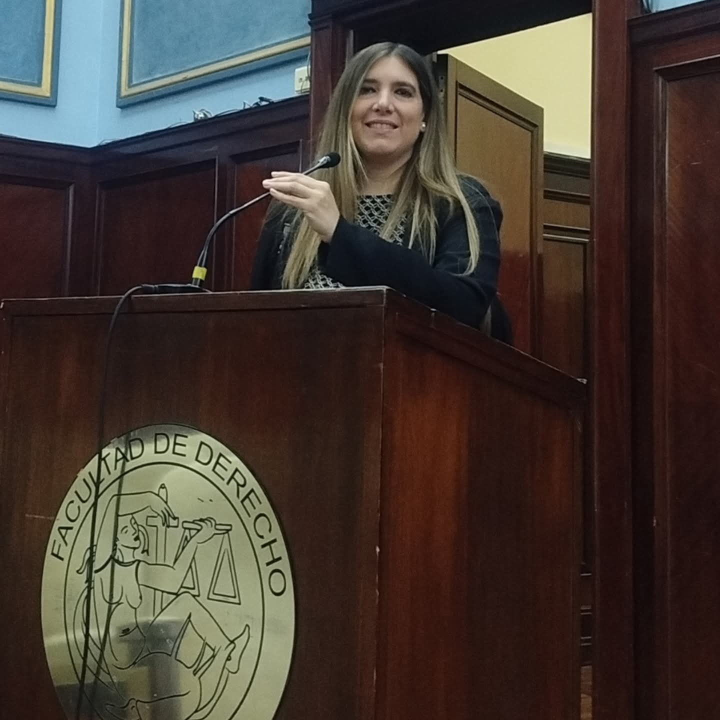 Laura Baston dictando clase en Facultad de Derecho UBA - Docencia